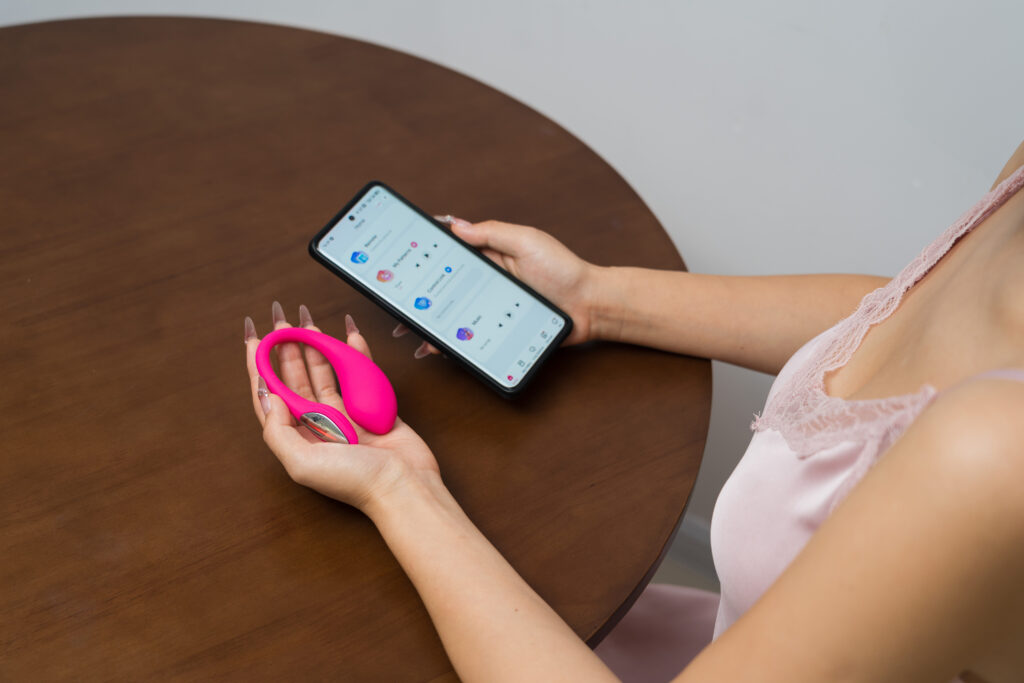 A full charge takes about 40 minutes, but the real star here is the quick-charge mode: just 7 minutes plugged in gives you roughly an hour of playtime — perfect for spur-of-the-moment sessions.